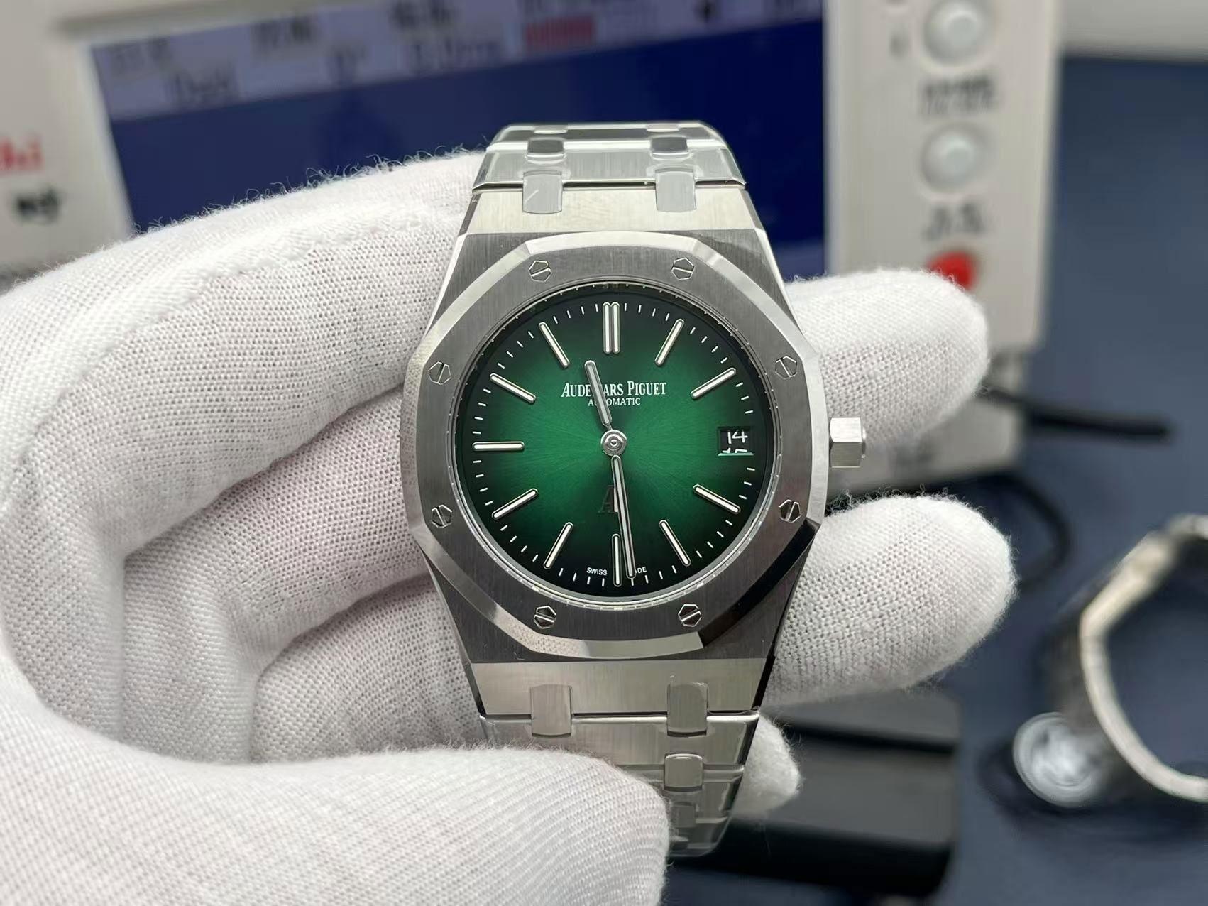 ZF 2025 efsane çalışması | Royal Oak Jumbo ultra ince 16202ST V2 çelik kralın uyanışı — 2. fotoğraf