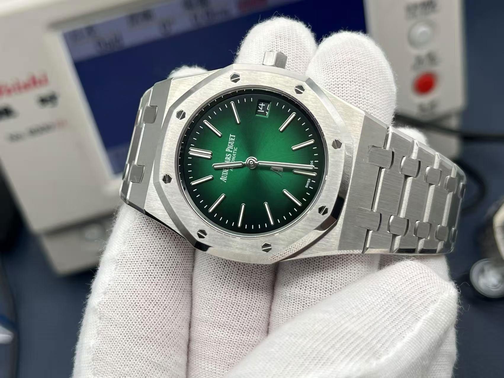 ZF 2025 efsane çalışması | Royal Oak Jumbo ultra ince 16202ST V2 çelik kralın uyanışı — 5. fotoğraf