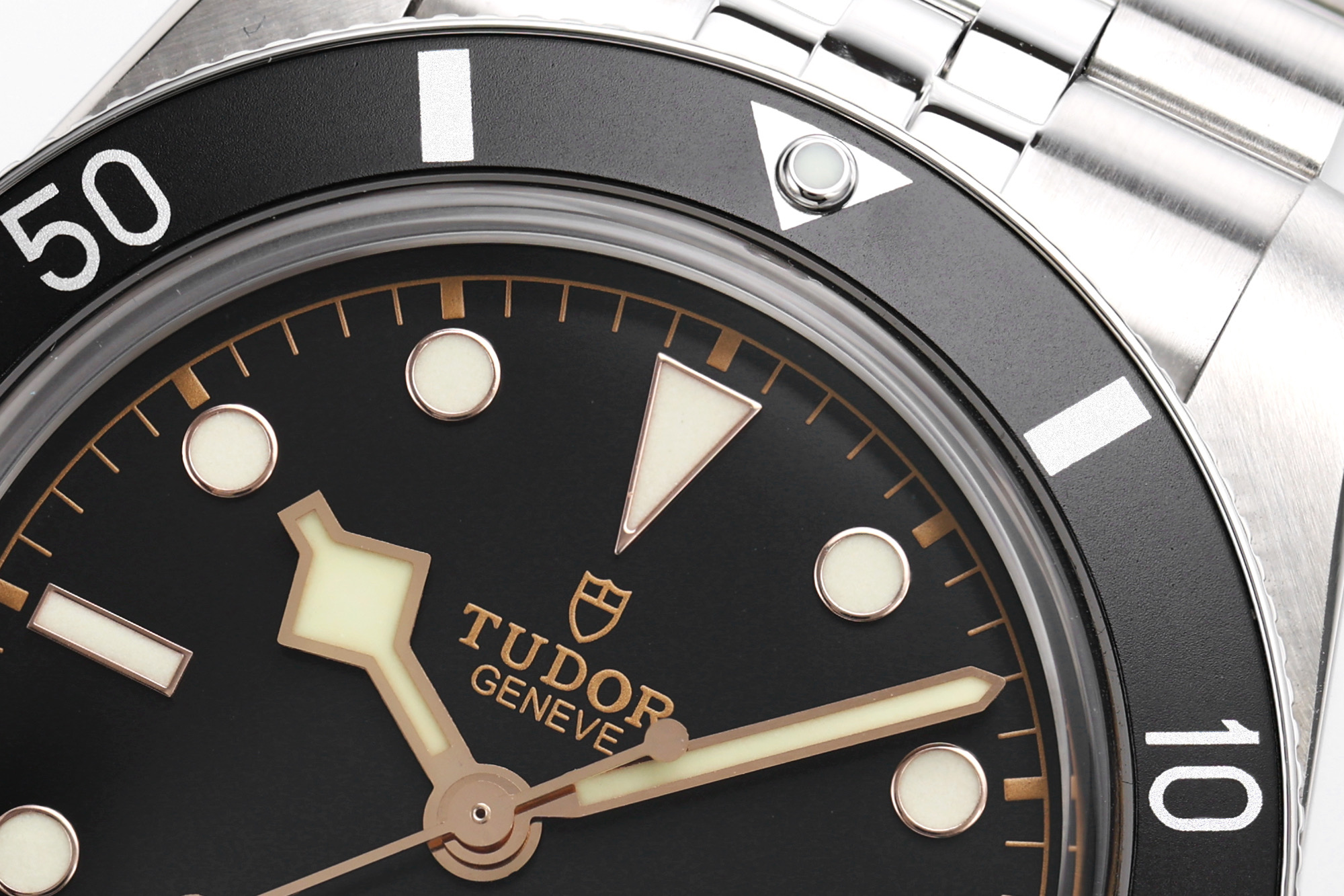 ZF 2025 mutlaka alınacaklar listesi! Tudor Black Bay 54 M79000: Zamanın işlediği klasik, bileğinizde saklı keskinlik — 5. fotoğraf