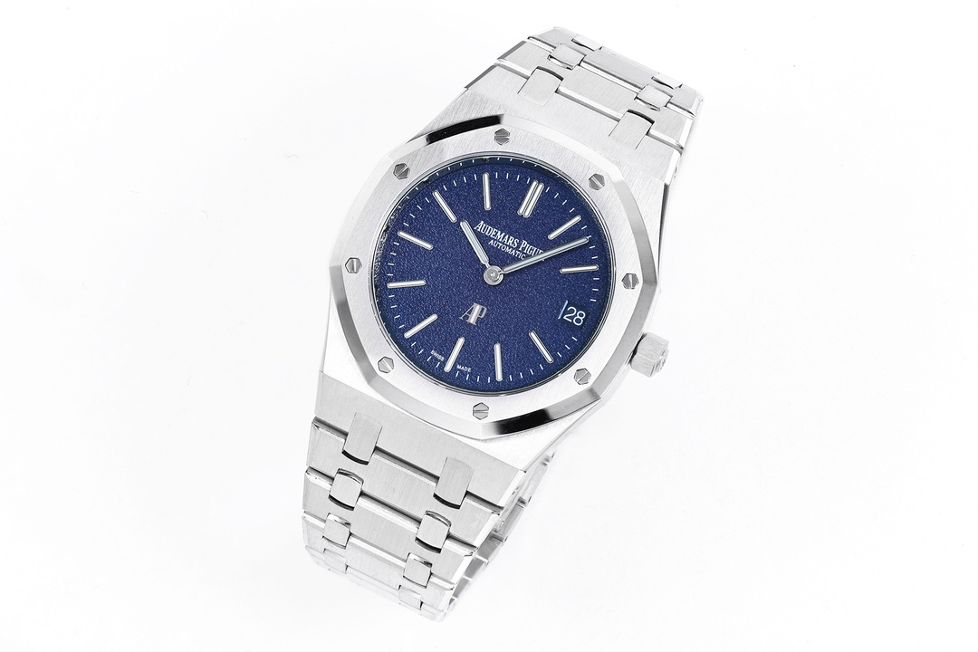 ZF 2025'in zirve eseri: Audemars Piguet Royal Oak 39 mm 16202 "JUMBO" ultra ince saat — yepyeni mavi taneli kadranıyla göz kamaştırıyor, bileğinizdeki efsaneyi replika olarak sizlere sunuyoruz. — 4. fotoğraf