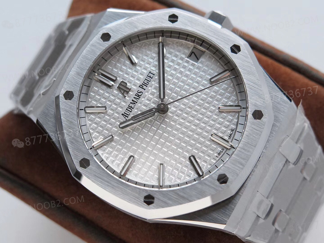 ZF Audemars Piguet 15500 beyaz kadranlı saatin sökülmüş halini gösteriyorum — 4. fotoğraf