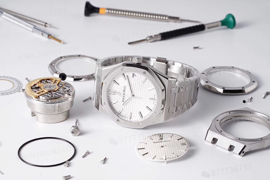 ZF Audemars Piguet 15500 beyaz kadranlı saatin sökülmüş halini gösteriyorum — 10. fotoğraf