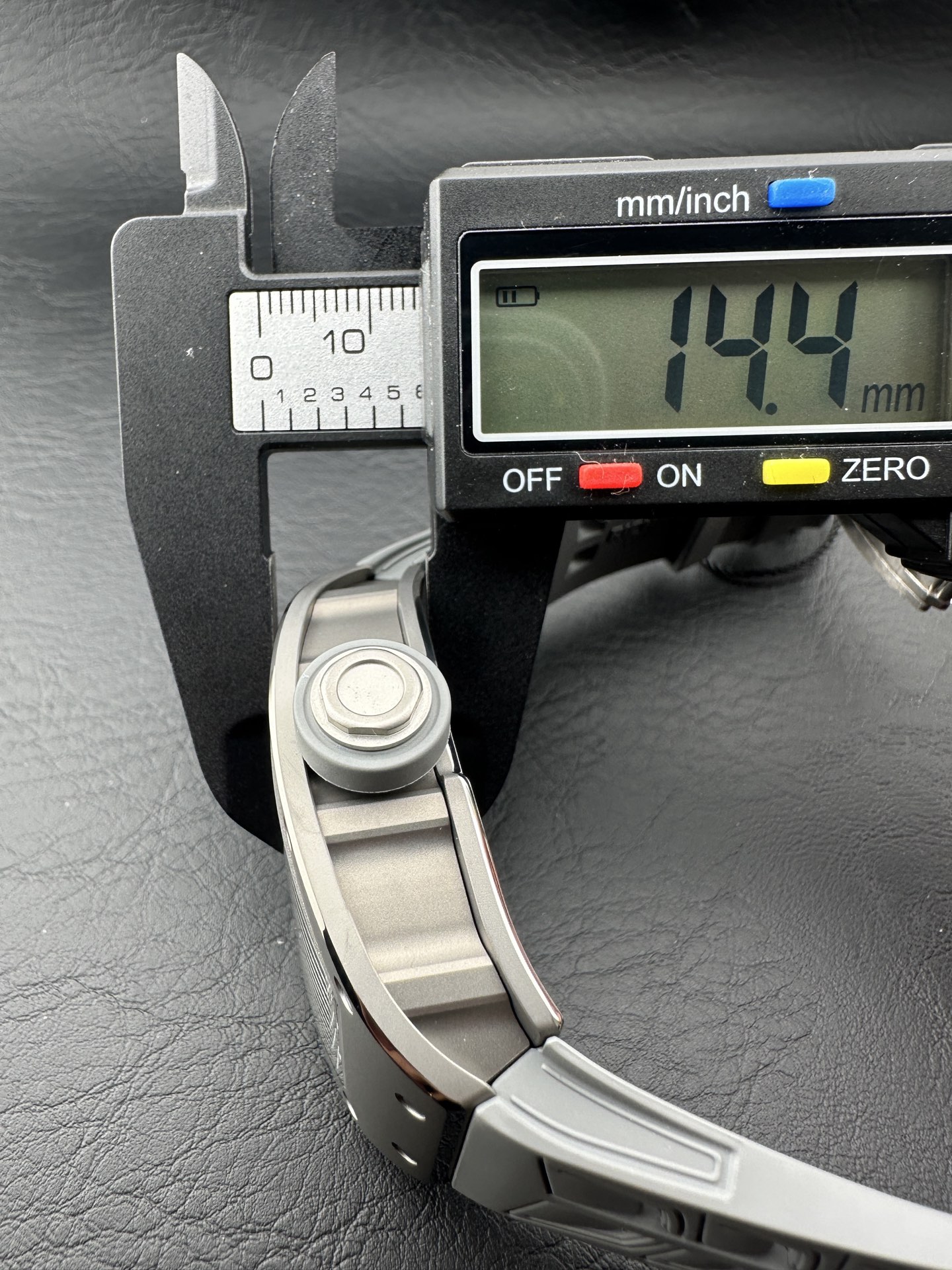 ZF Factory 2025 öne çıkan model! Piyasanın en üst donanımlı Richard Mille RM-055 "Full Gray" Bubba Watson özel serisi (titanyum karbür) satışa sunuldu — 14. fotoğraf
