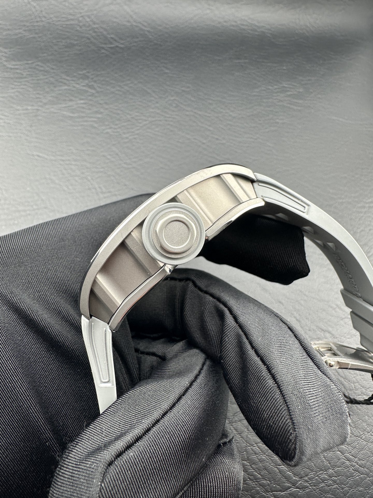ZF Factory 2025 öne çıkan model! Piyasanın en üst donanımlı Richard Mille RM-055 "Full Gray" Bubba Watson özel serisi (titanyum karbür) satışa sunuldu — 39. fotoğraf
