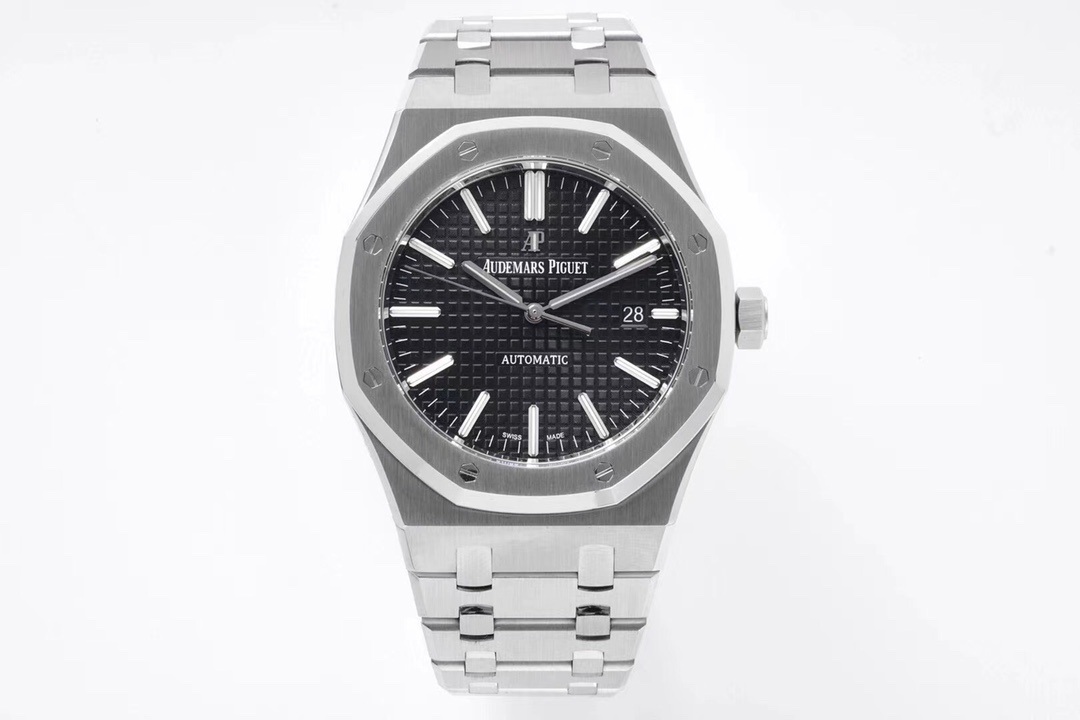 ZF Factory 2025'in iddialı çalışması: Audemars Piguet Royal Oak 15400 V2, tek parça mekanizmasıyla göz kamaştırıyor! — 19. fotoğraf