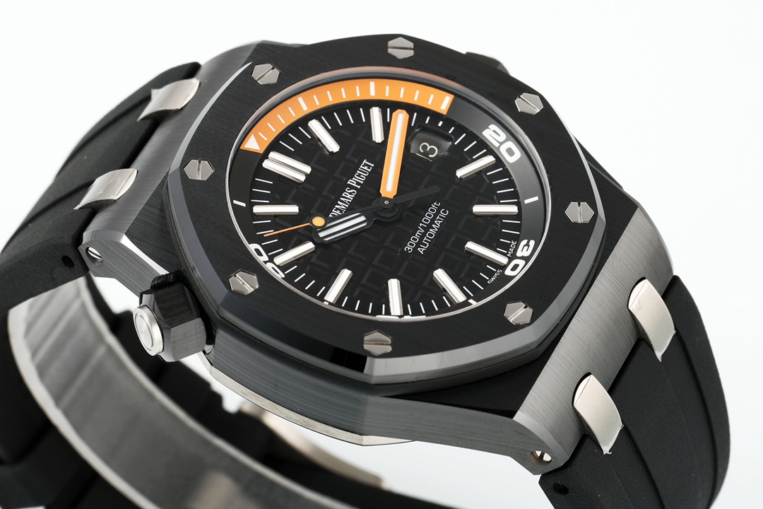 ZF Factory 2025'in iddialı çalışması, çığır açan seramik işçiliğiyle klasiği yeniden yorumluyor — Audemars Piguet Royal Oak Offshore 15707 serisi replika saat, piyasanın en üst donanımlı versiyonu sayılabilir ve dalış sporu saatlerine siyah-beyaz sanatın yeni ruhunu katıyor. — 25. fotoğraf