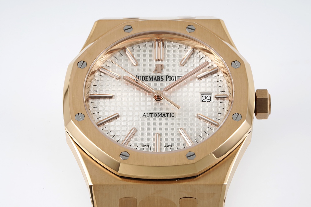 ZF Factory 2025'in seçkin yapımı: Rose gold Audemars Piguet AP Royal Oak 15400OR, entegre CAL.3120 mekanizmayla göz kamaştıran biçimde geliyor! — 3. fotoğraf