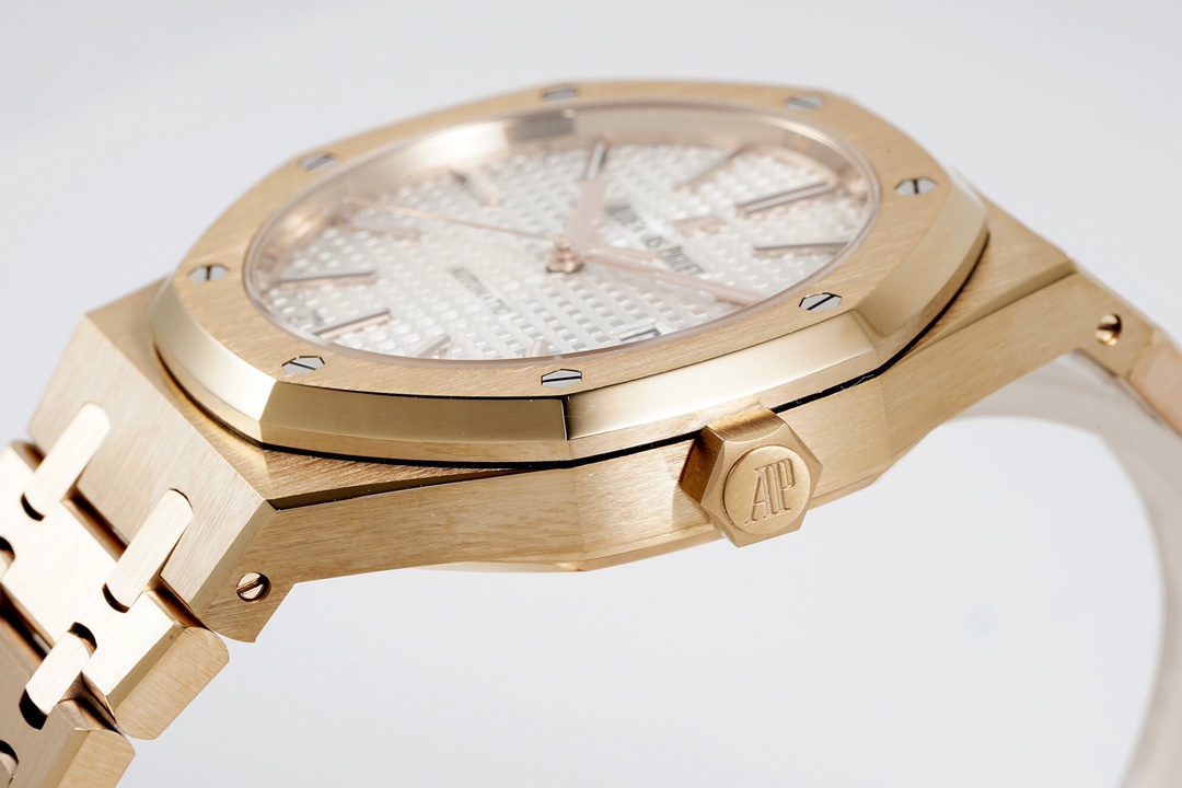 ZF Factory 2025'in seçkin yapımı: Rose gold Audemars Piguet AP Royal Oak 15400OR, entegre CAL.3120 mekanizmayla göz kamaştıran biçimde geliyor! — 6. fotoğraf