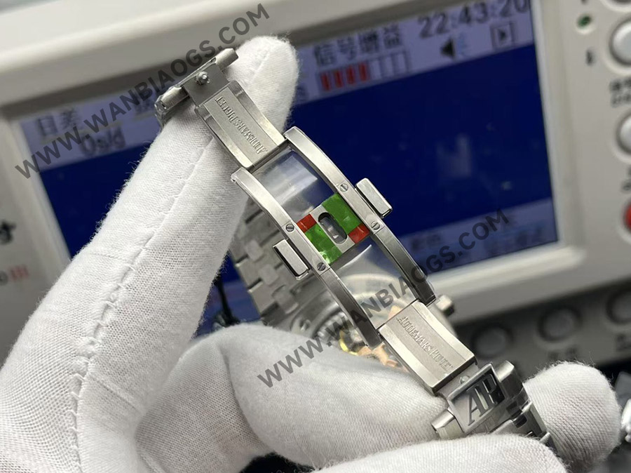 ZF Factory Audemars Piguet 15202 dumanlı mavi replika saat V2 sürümü nasıl — 3. fotoğraf