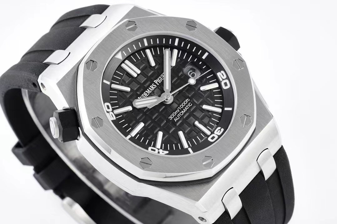 ZF Factory Audemars Piguet 15703 orijinalinden ayırt edilir mi? İşçiliği JF Factory ile boy ölçüşebilir mi? — 4. fotoğraf