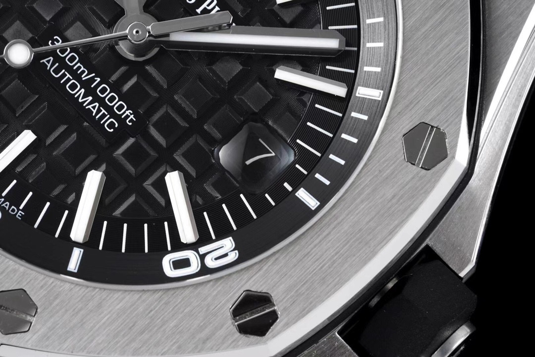 ZF Factory Audemars Piguet 15703 orijinalinden ayırt edilir mi? İşçiliği JF Factory ile boy ölçüşebilir mi? — 9. fotoğraf