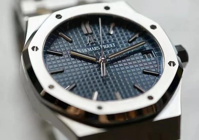 ZF Factory Audemars Piguet Royal Oak 15500 saat işçilik incelemesi — 3. fotoğraf