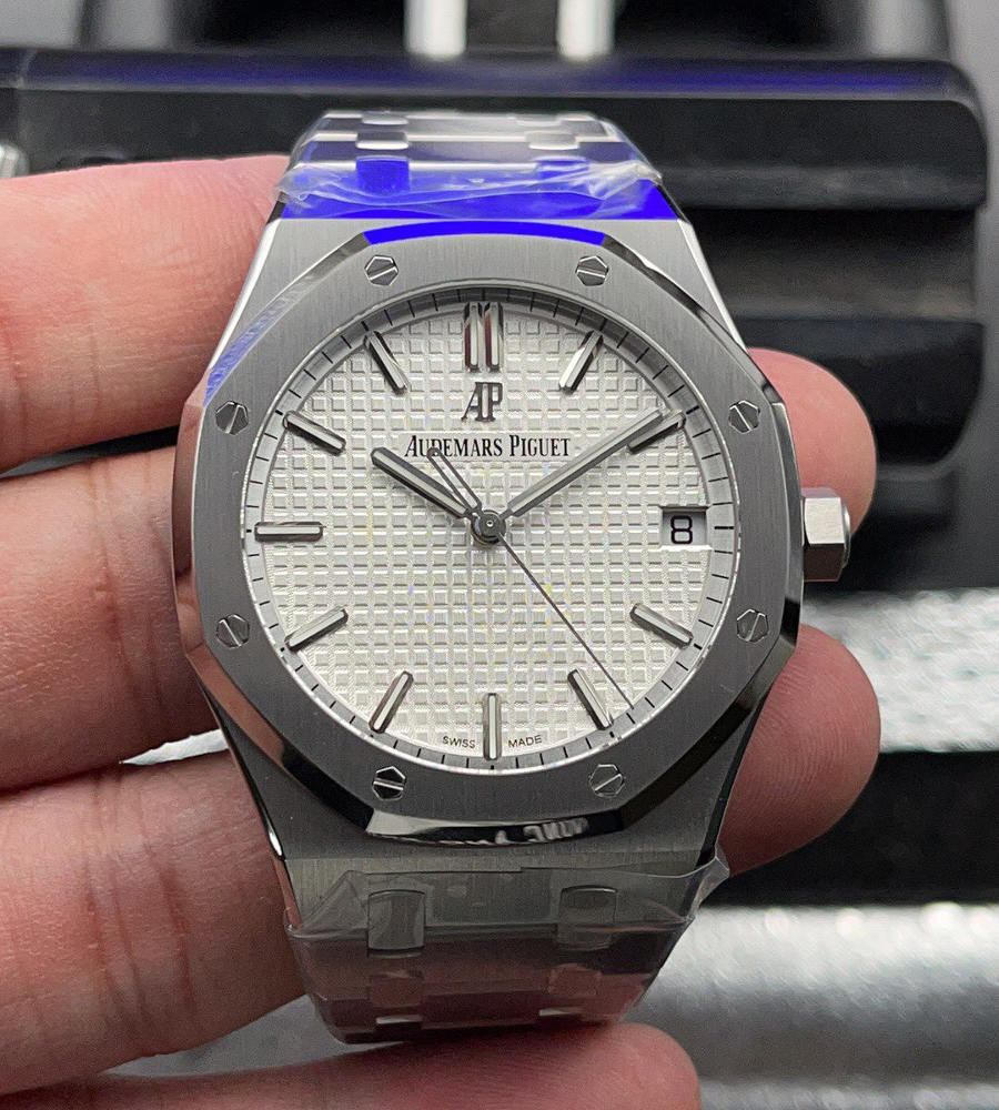 ZF Factory Audemars Piguet Royal Oak 15500 V2 versiyonu "çelik" kralın tacını koruyarak yayında — 16. fotoğraf
