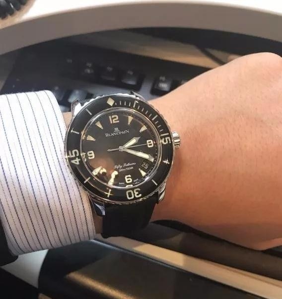 ZF Factory Blancpain Fifty Fathoms saatin orijinaliyle karşılaştırmalı detaylı incelemesi — 10. fotoğraf