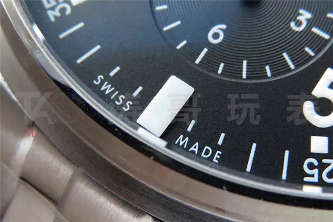 ZF Factory IWC Pilot serisi IW377704 Le Petit Prince özel versiyon kronograf replika saat gerçek-replika karşılaştırması ve orijinal incelemesi — 23. fotoğraf