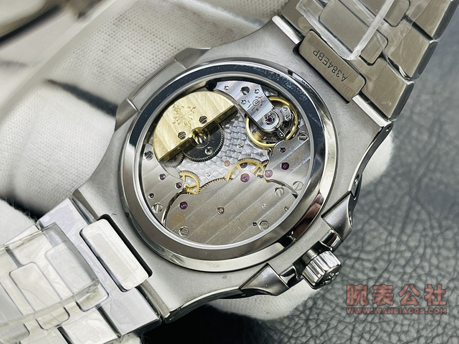 ZF Factory Patek Philippe Nautilus 5712 replika saat: kalite ve detay kontrolüyle almaya değer — 3. fotoğraf