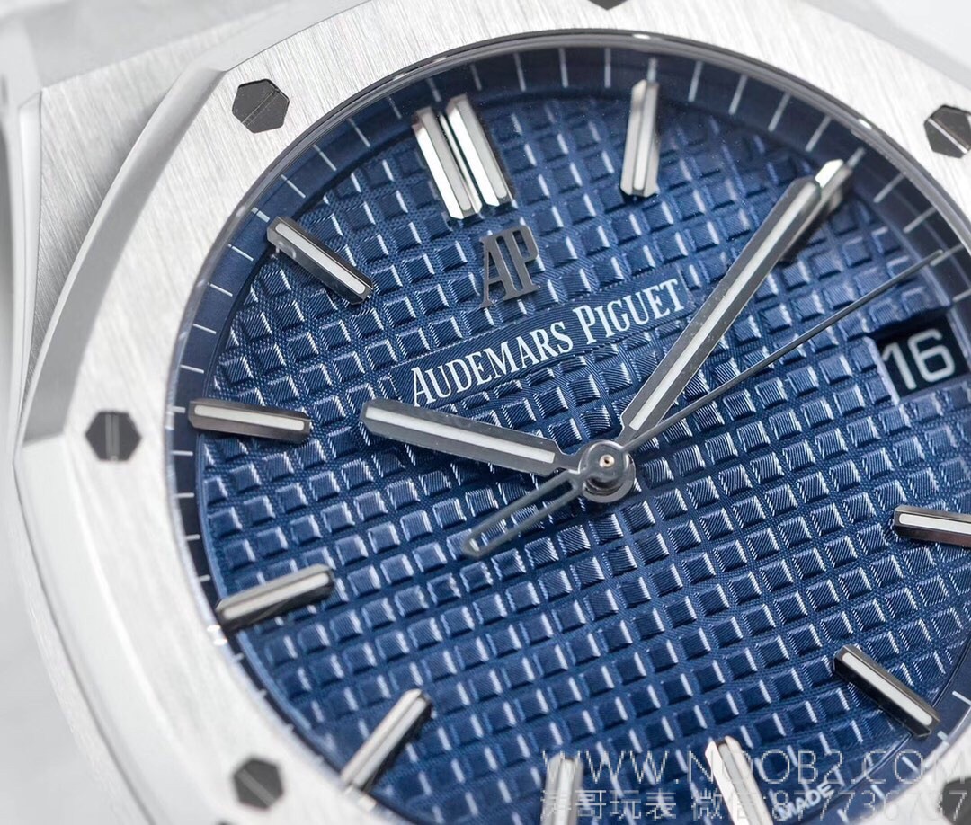 ZF Factory resmi sitesi: Yeni Audemars Piguet Royal Oak 15500 replika saat nasıl? AP 15400 ile karşılaştırıldığında ne fark var? — 6. fotoğraf
