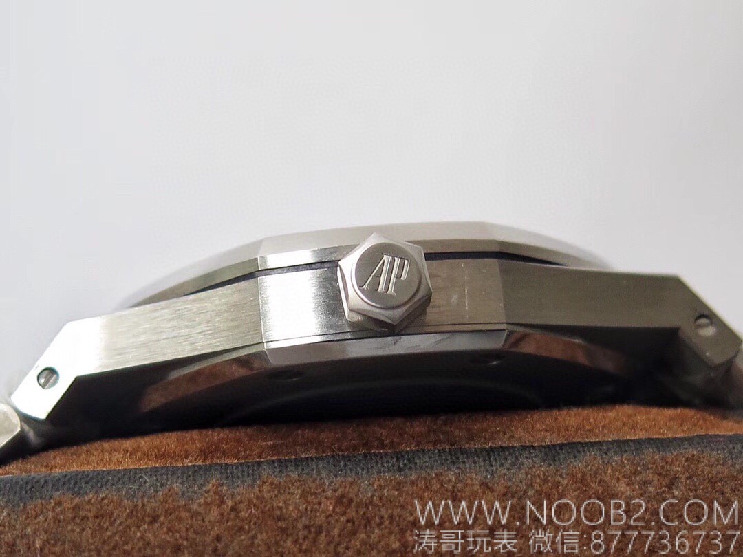 ZF Factory resmi sitesi: Yeni Audemars Piguet Royal Oak 15500 replika saat nasıl? AP 15400 ile karşılaştırıldığında ne fark var? — 13. fotoğraf