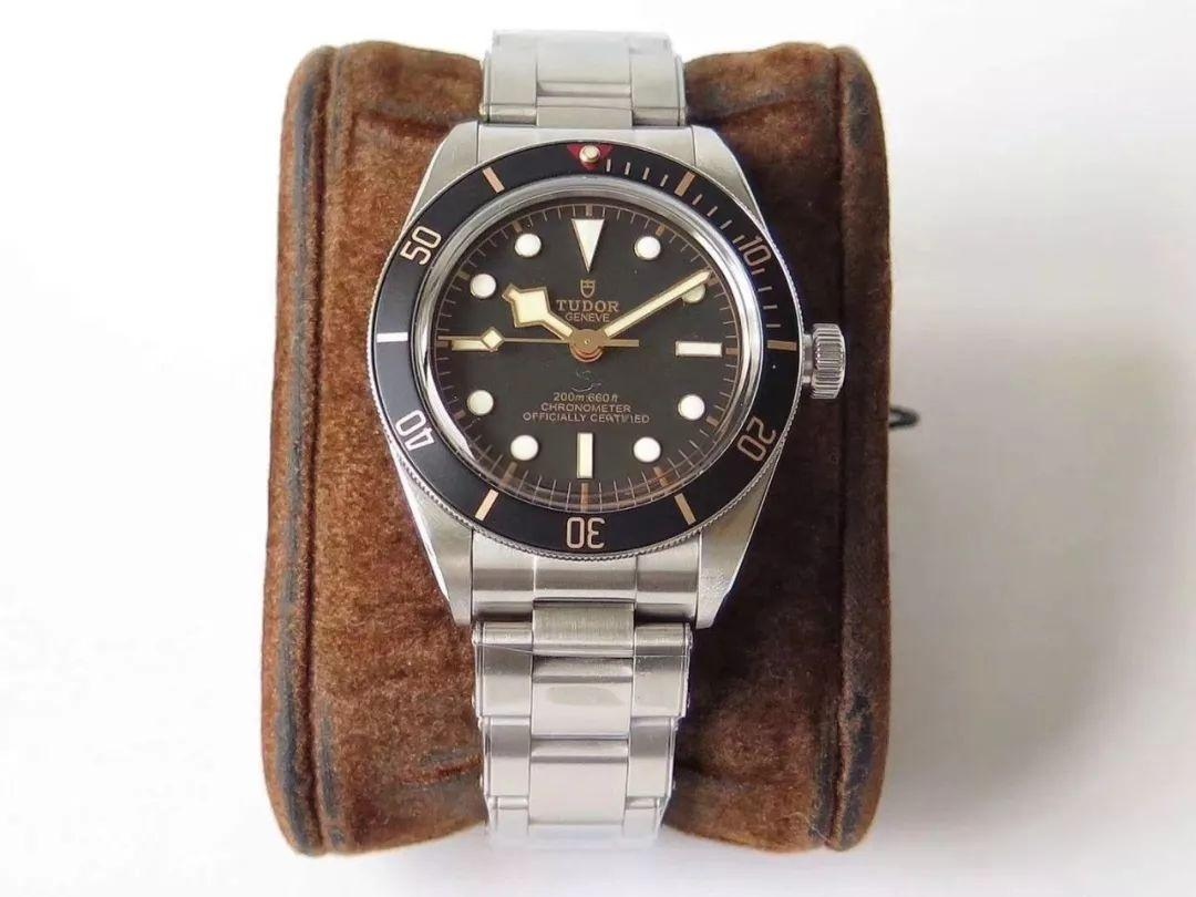 ZF Factory Tudor Black Bay 1958 Küçük Siyah Kalkan M79030 Vintage Saat 39 MM Orijinal Karşılaştırmalı İnceleme — 11. fotoğraf