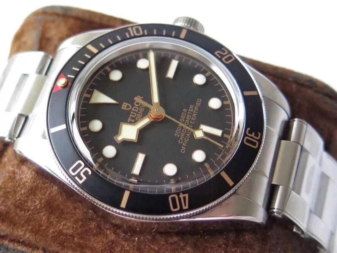 ZF Factory Tudor Black Bay 1958 Küçük Siyah Kalkan M79030 Vintage Saat 39 MM Orijinal Karşılaştırmalı İnceleme — 15. fotoğraf