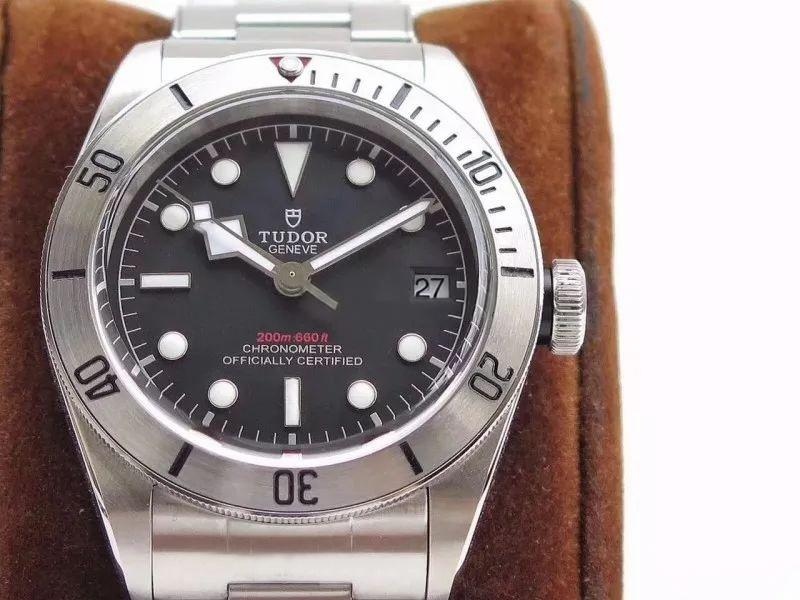 ZF Factory Tudor Black Bay 79730 Small Steel Shield 41 mm replika saat gerçekten nasıl? Orijinalle karşılaştırmalı incelemeye bakalım — 12. fotoğraf