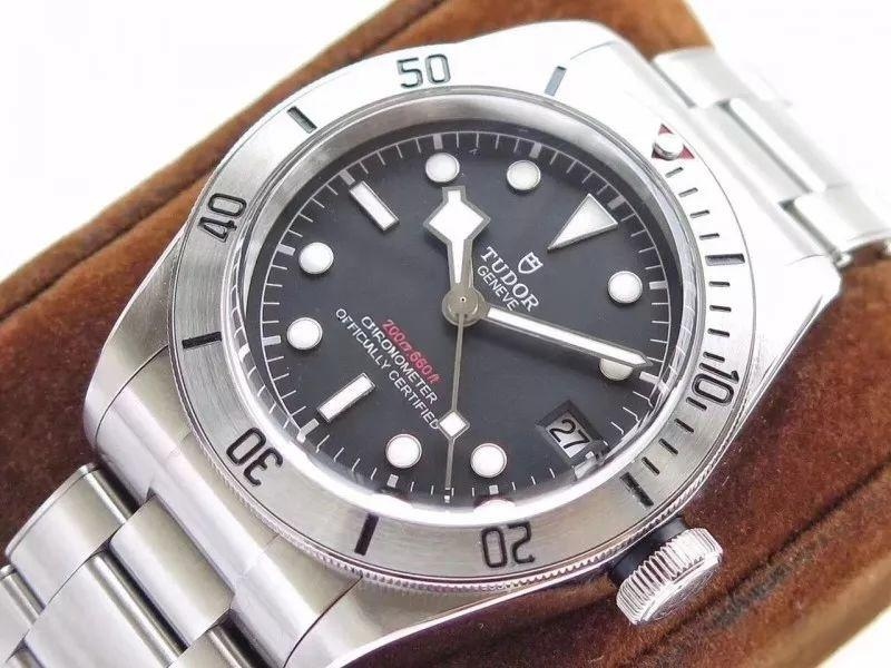 ZF Factory Tudor Black Bay 79730 Small Steel Shield 41 mm replika saat gerçekten nasıl? Orijinalle karşılaştırmalı incelemeye bakalım — 14. fotoğraf