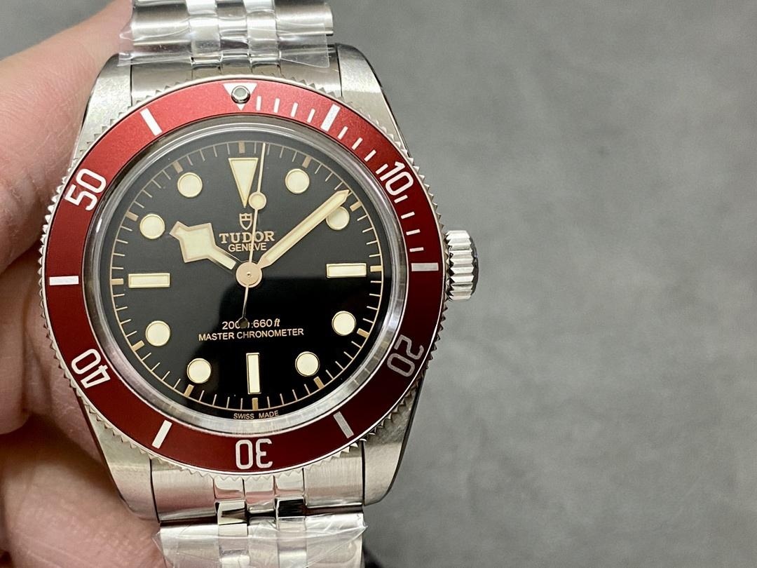 ZF Factory Tudor Black Bay küçükırmızı kalkan nasıl satın alınır? — 1. fotoğraf