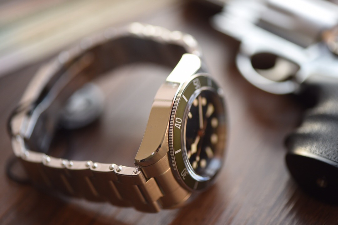 ZF Factory Tudor Black Bay küçük yeşil çiçek/yeşil su hayaleti dalış vintage yeşil bezel özel versiyon replika saat incelemesi — 9. fotoğraf