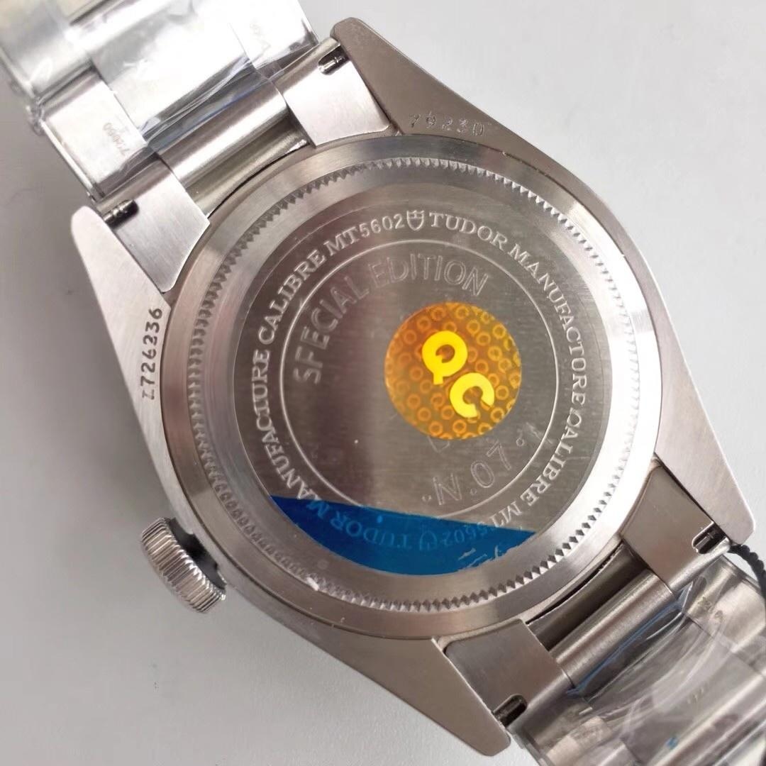 ZF Factory Tudor Black Bay küçük yeşil çiçek/yeşil su hayaleti dalış vintage yeşil bezel özel versiyon replika saat incelemesi — 12. fotoğraf