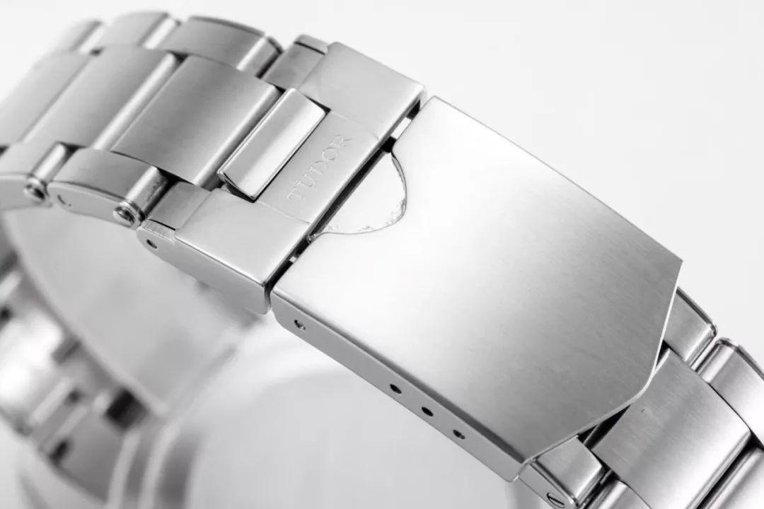 ZF Factory Tudor Black Bay M79830RB-0001 GMT Kırmızı-Mavi Bezelli Replika Saat Gerçek-Replika Karşılaştırması İncelemesi — 21. fotoğraf