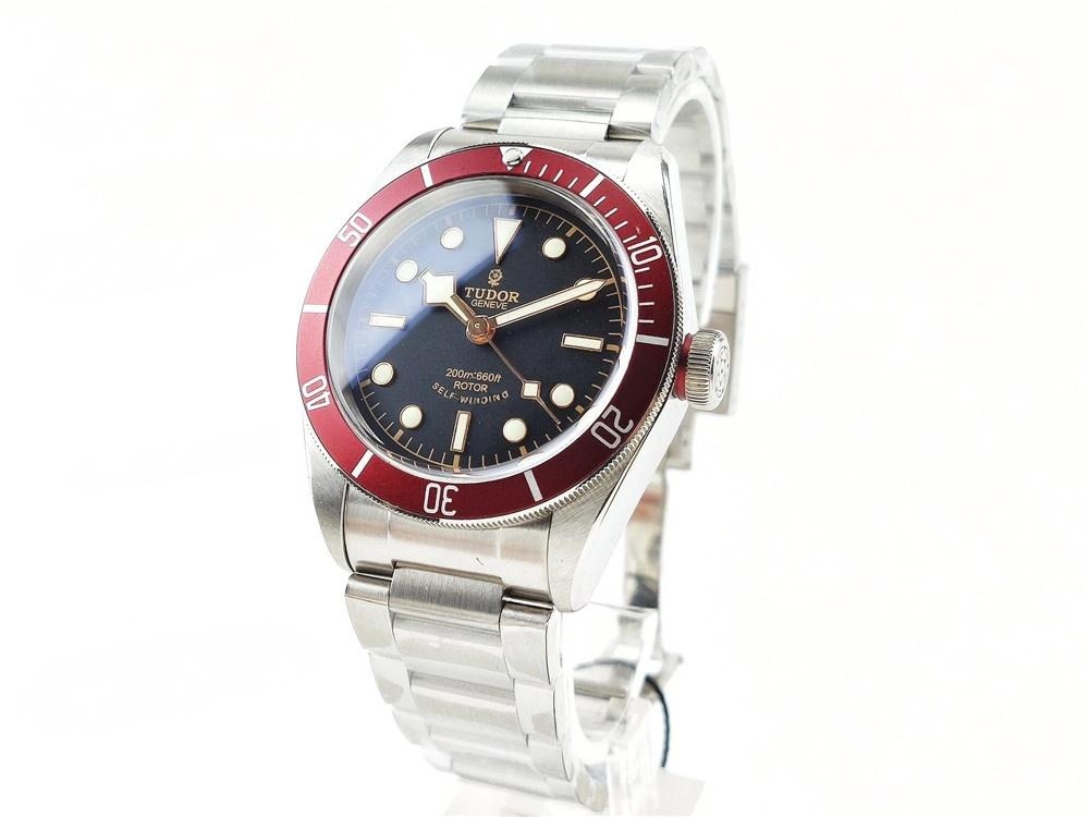 ZF Factory Tudor kırmızı çiçekli Black Bay serisi 79220R replika saat nasıl? — 1. fotoğraf