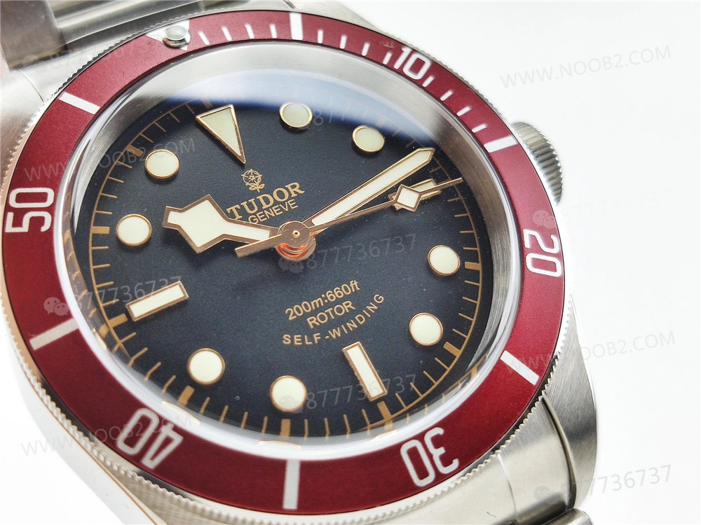 ZF Factory Tudor kırmızı çiçekli Black Bay serisi 79220R replika saat nasıl? — 5. fotoğraf