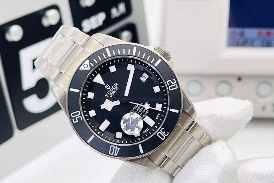 ZF Factory Tudor titanyum "Potato" replika saat nasıl-ZF Tudor 25500TN siyah titanyum Potato — 1. fotoğraf