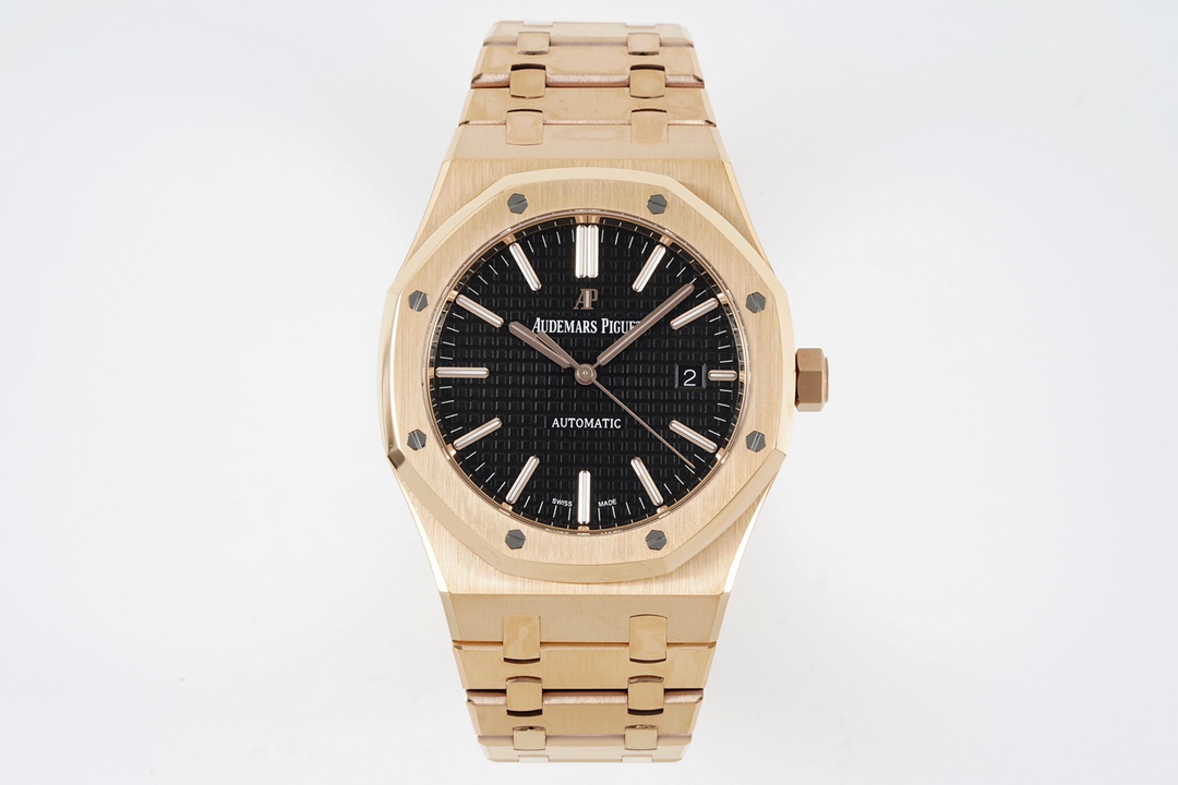 ZF Factory'nin 2025 başyapıtı — "rose gold" Audemars Piguet Royal Oak 15400OR replika saat. Kendi geliştirdikleri tek parça CAL.3120 mekanizmayı taşıyan bu model, piyasadaki sınıfının tek örneği sayılabilecek bir "uç versiyon" ve klasiğin cazibesini en ince işçilikle yeniden yaratıyor. — 22. fotoğraf