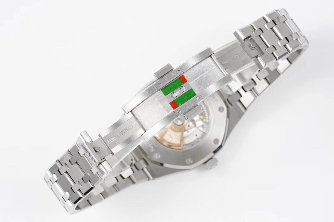 Z+f gerçekten ZF Factory mı? İşçilik detayları nasıl? JF Audemars Piguet 15400 ile karşılaştırınca hangi replika daha iyi? — 21. fotoğraf