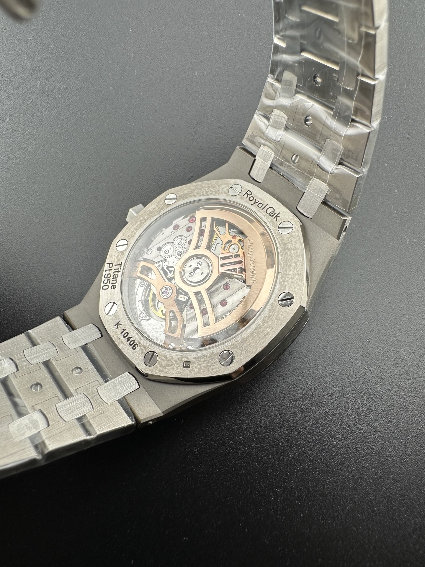 ZF Yeni Ürün | AP Royal Oak 16202XT "JUMBO" Ultra İnce Saat: Bilekte Dumanlı Bordo Lüksü — 6. fotoğraf