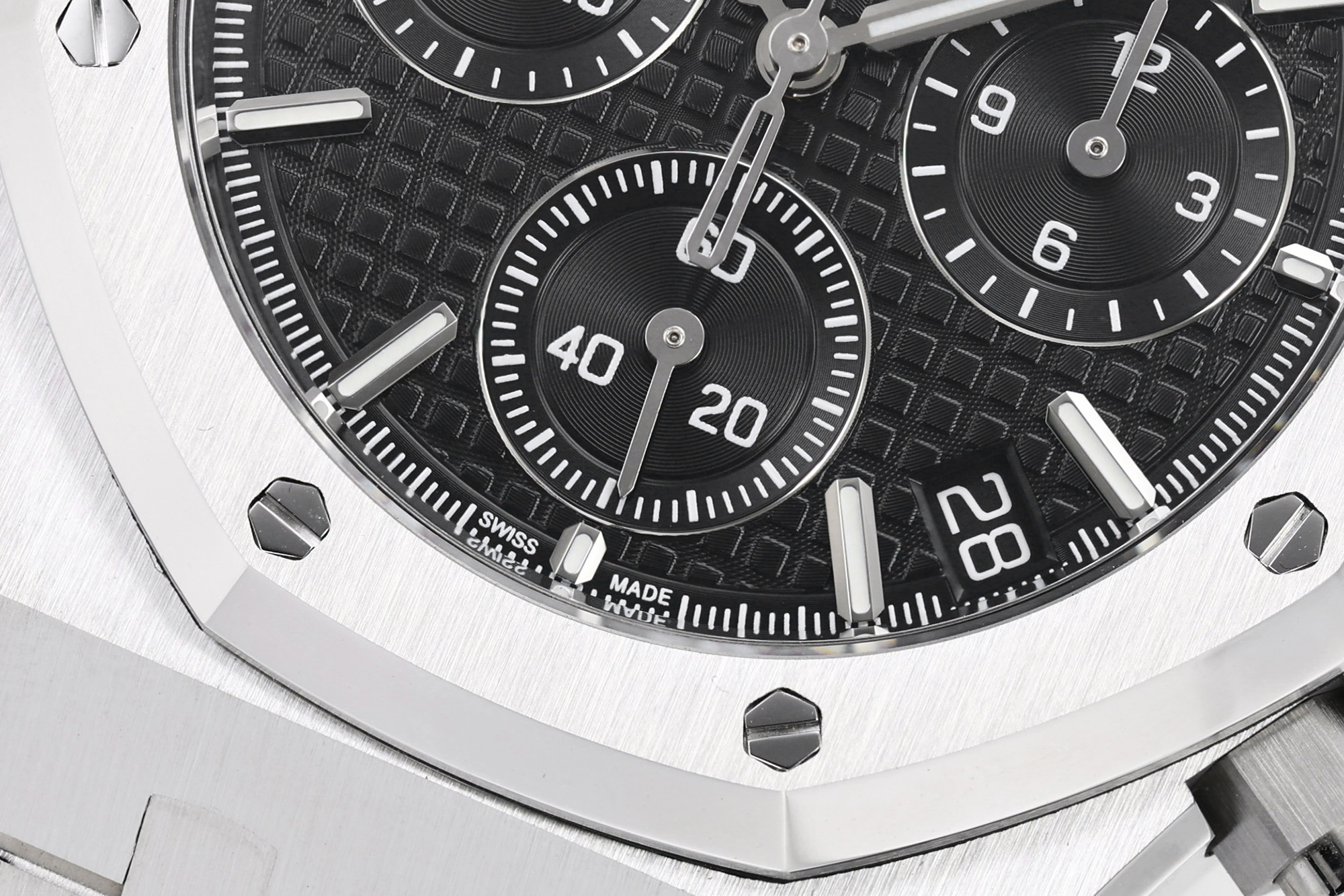 ZF Yeni Ürün | Zamanla Olgunlaşan, Keskin Hatlarında Gizli Güç — Audemars Piguet Royal Oak 26240 — 4. fotoğraf