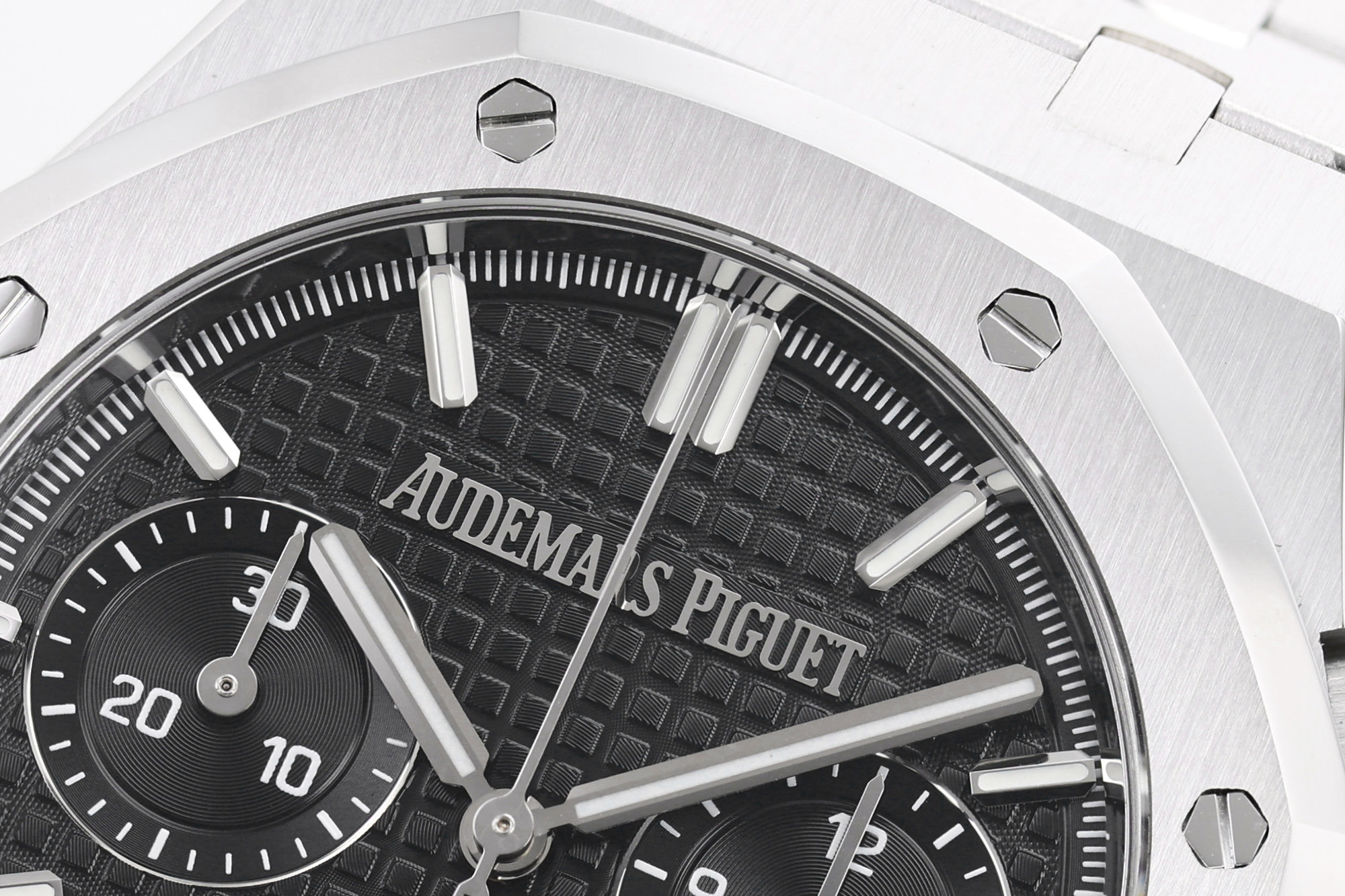 ZF Yeni Ürün | Zamanla Olgunlaşan, Keskin Hatlarında Gizli Güç — Audemars Piguet Royal Oak 26240 — 6. fotoğraf
