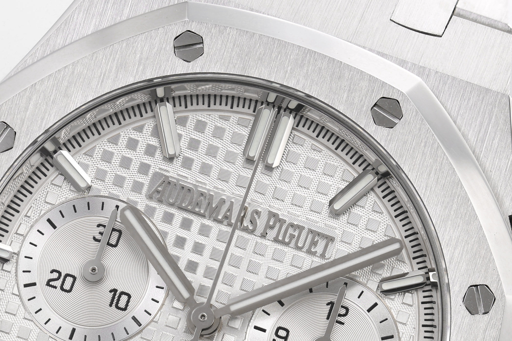 ZF Yeni Ürün | Zamanla Olgunlaşan, Keskin Hatlarında Gizli Güç — Audemars Piguet Royal Oak 26240 — 12. fotoğraf