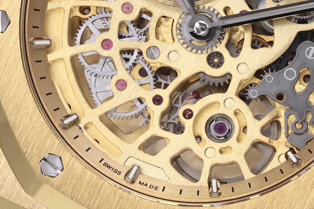 ZFFactory 2025'in özenle hazırlanmış yeni eseri — Audemars Piguet AP Royal Oak serisi 16024, bilekteki mekanik ritmiyle lüks ve işçiliğin uyumunu bir araya getiriyor. — 23. fotoğraf