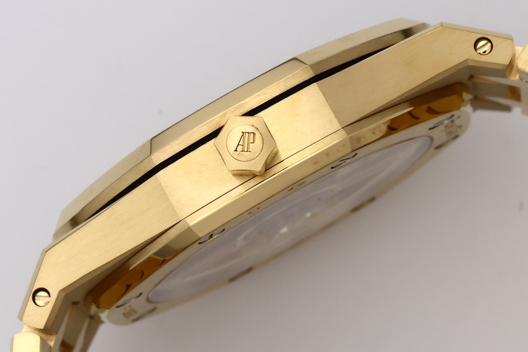 ZFFactory 2025'in özenle hazırlanmış yeni eseri — Audemars Piguet AP Royal Oak serisi 16024, bilekteki mekanik ritmiyle lüks ve işçiliğin uyumunu bir araya getiriyor. — 24. fotoğraf