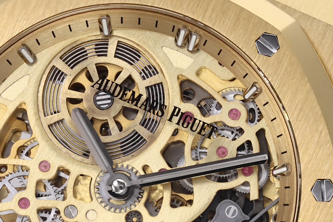 ZFFactory 2025'in özenle hazırlanmış yeni eseri — Audemars Piguet AP Royal Oak serisi 16024, bilekteki mekanik ritmiyle lüks ve işçiliğin uyumunu bir araya getiriyor. — 28. fotoğraf