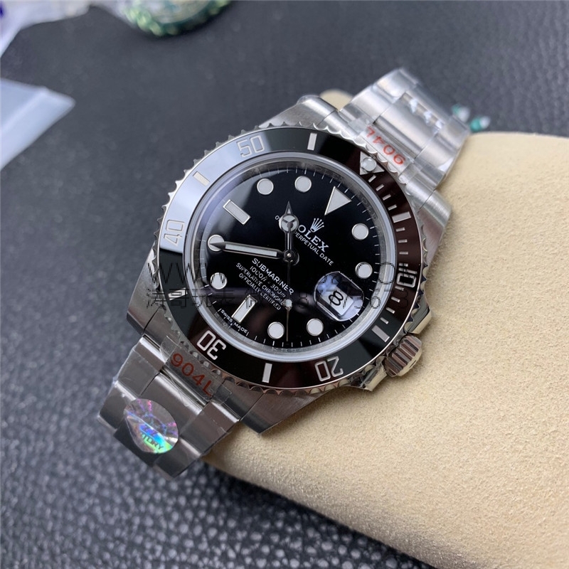 ZZ Factory Black Bay Rolex Submariner 116610 replika saatin orijinalle karşılaştırmalı incelemesi — 1. fotoğraf