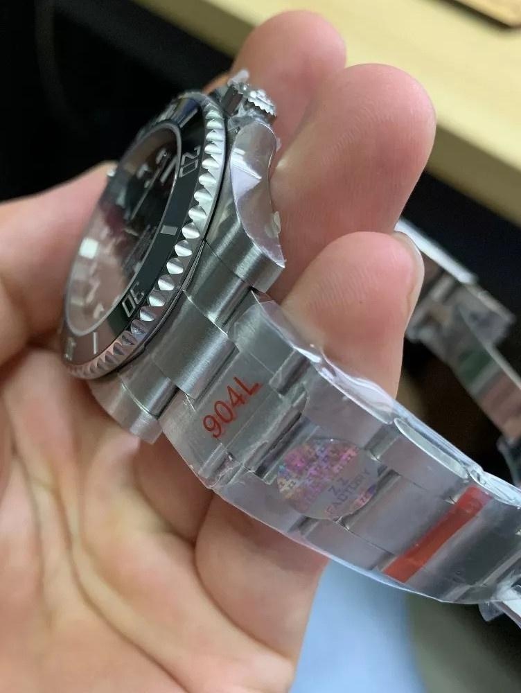 ZZF Factory Rolex Tarihsiz Siyah Submariner 3130 Mekanizmalı 114060-97200 Replika ile Orijinal Karşılaştırmalı İnceleme — 15. fotoğraf